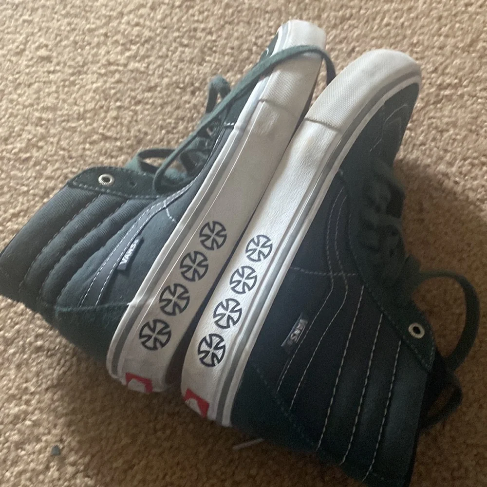 Vans - Picture 2 of 3